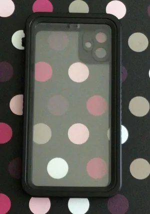 Black iPhone 11 Waterproof Case thumbnail 1