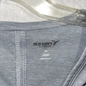Old Navy Active shirt size XS thumbnail 3