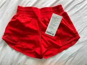 Lululemon Hotty Hot Short 2.5” thumbnail 2