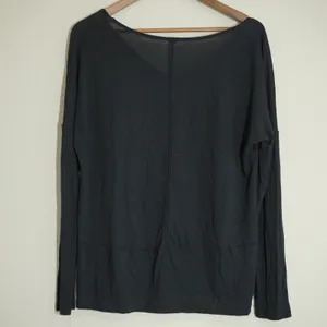 Beyond Yoga Lightweight Soft V-Neck Long Sleeve Top Seam Detail Charcoal Black thumbnail 4
