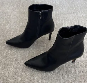 Steve Madden Black Pointy Toe Booties thumbnail 1