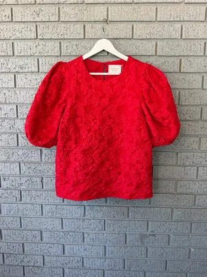 Tuckernuck Hyacinth House Noelle Blouse Red Jacquard Floral Size Medium thumbnail 3