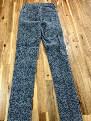 Abercrombie & Fitch Leopard Print Jeans Size 00 W24 Gray Animal Print Denim thumbnail 5