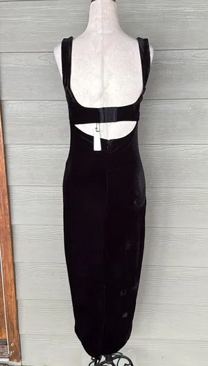 Rumored “Runaway” Black Velvet Midi Dress thumbnail 4