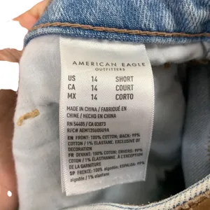 American Eagle Strigid Mom Light Wash High Rise Straight leg Jeans thumbnail 5