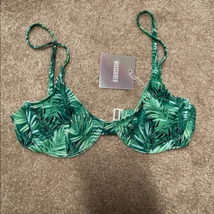 NWT MISSGUIDED PALM PRINT UNDERWIRED SWIM TOP S thumbnail 3