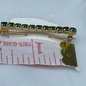 Vintage green cut glass bar brooch. thumbnail 7