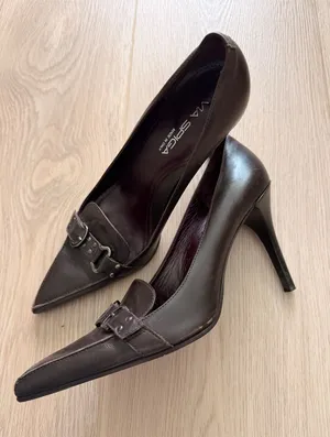 Via Spiga Brown Leather Pointed Toe Buckle Heels thumbnail 1