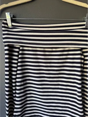 Oak & Trellis XS Black and White Striped Off-Shoulder Long Sleeve Top thumbnail 8