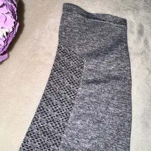NEW Fabletics Sync Seamless High-Waisted 7/8 Legging thumbnail 12