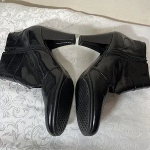 Aerosoles Alaska Black Leather Ankle Boots Heeled Buckle Bootie Womens 9.5 thumbnail 5