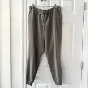 Lululemon Light Grey Sage Green On The Fly Jogger Pants Woven 28" Inseam M/L thumbnail 3