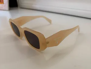 Sunglasses Prada thumbnail 1