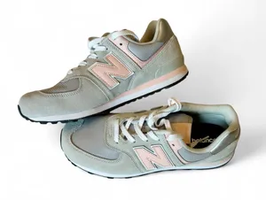 New Balance Sneakers 574 Women’s 7 thumbnail 1