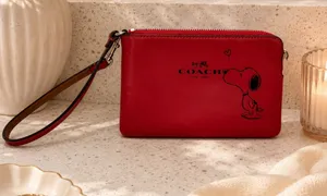 Coach Red Snoopy Leather Wristlet Peanuts Limited Edition Drop Womens Wallet EUC thumbnail 1