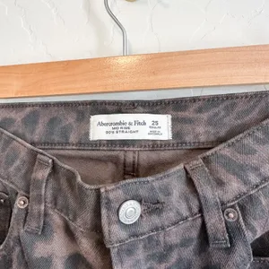Abercrombie | Mid Rise 90s Straight Leopard Print Denim Jeans thumbnail 5