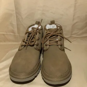 UGG Neumel Women’s Boots In Chestnut thumbnail 14