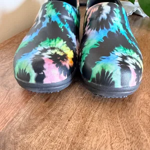 Crocs Neria‎ Pro II Clogs Womens Size 7 Black Tie Dye Slip Resistant Work Shoes thumbnail 6