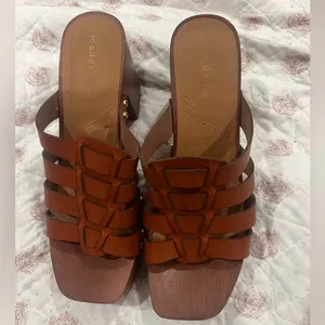 Madden Girl 8 chunky Brown Platform Heels thumbnail 2
