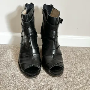 Freebird by Steven Joker Black Leather Heeled Booties Peeptoe Strappy Black Sz 9 thumbnail 5