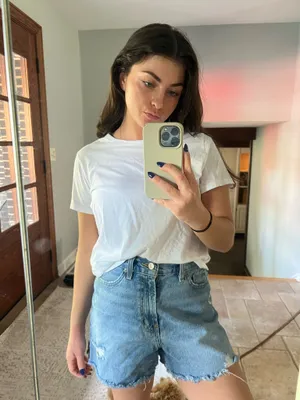 BDG/Urban Outfitters High-waisted, distressed denim shorts with a relaxed fit and a touch of grunge charm thumbnail 1