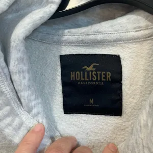 Hollister California Graphic Hoodie Floral Sleeve‎ Embroidery Gray Pullover M thumbnail 4