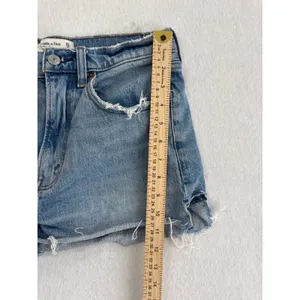 Abercrombie & Fitch High Rise Mom Shorts Light Wash Distressed Denim Size 26 2 thumbnail 4