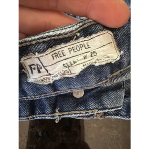 Free People Denim Cut Off Shorts Sz 25 Raw Hem Distressed Blue Jean 100% Cotton thumbnail 3