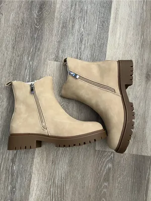 Women’s Beige Fur Suede Ankle Boots Sz 8 Faux Fur Lined Dual Zip Lug Sole EU 38 thumbnail 3