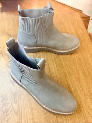 Dolce Vita Leigha Chelsea Ankle Boots – Light Grey / Stone Faux Leather Size 9 thumbnail 10