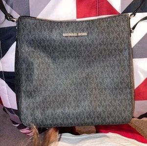 Michael Kors Mk Jet Set Messenger Bag thumbnail 1