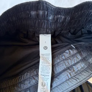 NWT Lululemon Hotty Hot High-Rise Lined Short 4" Matte Sheen thumbnail 4