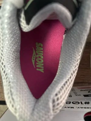Saucony running shoe. Unisex style  thumbnail 6