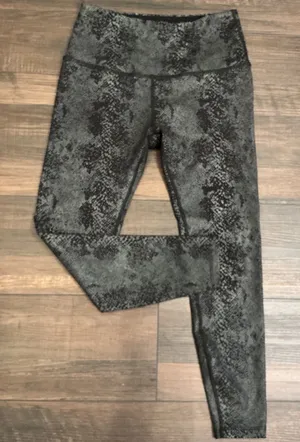 Beyond Yoga Leggings Black Gray Snakeskin Foil High Waisted Size M thumbnail 1