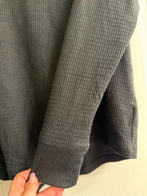American Eagle Outfitters AE Black Long-Sleeve Waffle Plush Tee Shirt - size XL thumbnail 4