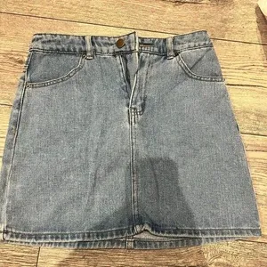 Forever 21 Small Womens Denim‎ Jean Skirt With Pockets Zipper and Button thumbnail 1