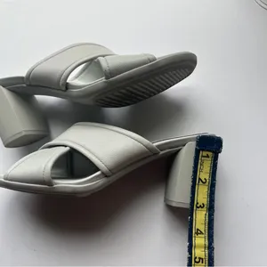 Naturalizer Leather Gray Crisscross Sandals Chunky Heels 9.5 thumbnail 5
