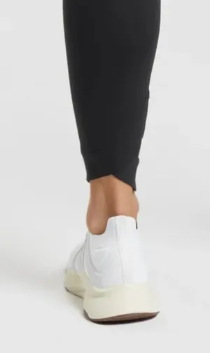 Gymshark No Front Seam Crossover Leggings in Black Sz Medium thumbnail 4