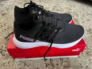 Women’s PUMA athletic sneakers 🖤 thumbnail 1