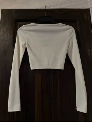 SheIn White Long-Sleeve Heart Front Cropped Top thumbnail 3