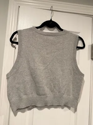 NWT Aeropostale Size M Gray Coral V Neck Argyle Cropped Stretch Sweater Vest thumbnail 10