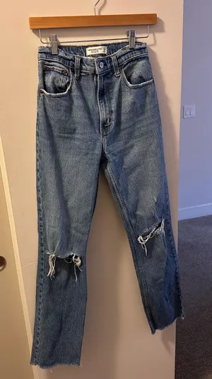 Abercrombie 90s Straight High-Rise Jeans thumbnail 1