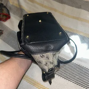 Vintage Dooney And Bourke Canvas And Leather Satchel Bag Two Front Buckle Pocket thumbnail 7