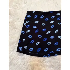 Zara Women's Sz Small Lips Printed Mini Skirt Black Blue Zip Back A-Line Viscose thumbnail 3