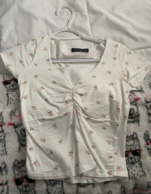 Brandy Melville T-shirt thumbnail 1