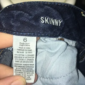 American Eagle size 6 distressed normcore skinny jeans thumbnail 3