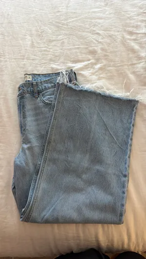 Abercrombie High-Rise Wide-Leg Jeans thumbnail 4