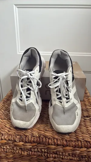 On Cloud Running Shoes thumbnail 3