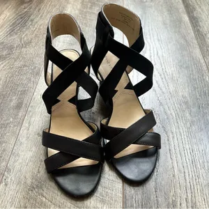 ADRIENNE VITTADINI Rheanne Black Wedge Strappy Sandals Size 8.5 Fine Leather thumbnail 8