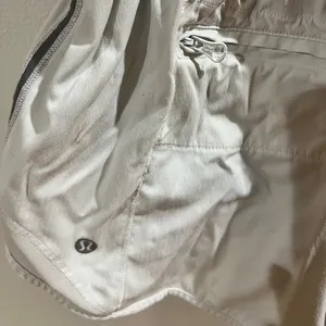 Lululemon HOTTY HOT SHORT! thumbnail 3